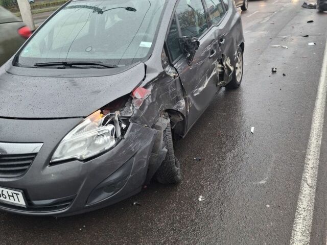 Сірий Опель Меріва, об'ємом двигуна 1.4 л та пробігом 220 тис. км за 3000 $, фото 1 на Automoto.ua