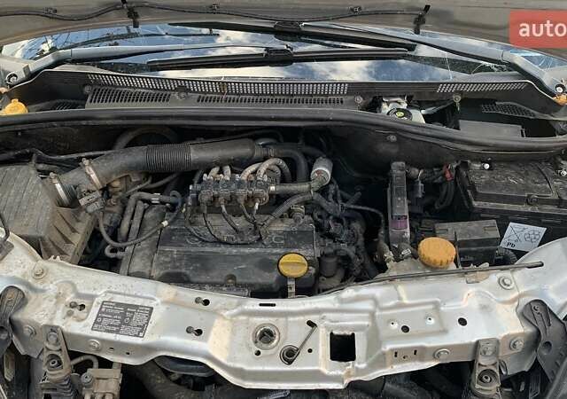 Серый Опель Мерива, объемом двигателя 1.36 л и пробегом 190 тыс. км за 6500 $, фото 2 на Automoto.ua