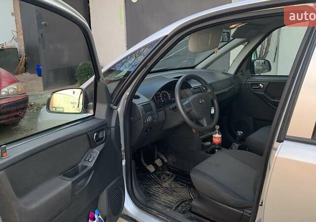 Серый Опель Мерива, объемом двигателя 1.36 л и пробегом 190 тыс. км за 6500 $, фото 1 на Automoto.ua