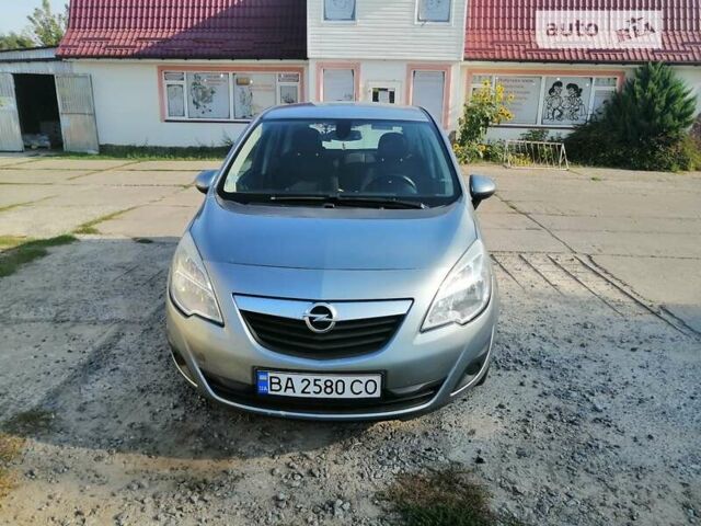 Серый Опель Мерива, объемом двигателя 1.25 л и пробегом 300 тыс. км за 5500 $, фото 5 на Automoto.ua