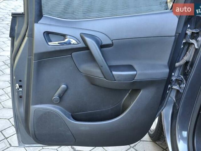 Серый Опель Мерива, объемом двигателя 1.69 л и пробегом 197 тыс. км за 6200 $, фото 21 на Automoto.ua