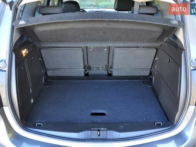 Серый Опель Мерива, объемом двигателя 1.69 л и пробегом 197 тыс. км за 6200 $, фото 20 на Automoto.ua