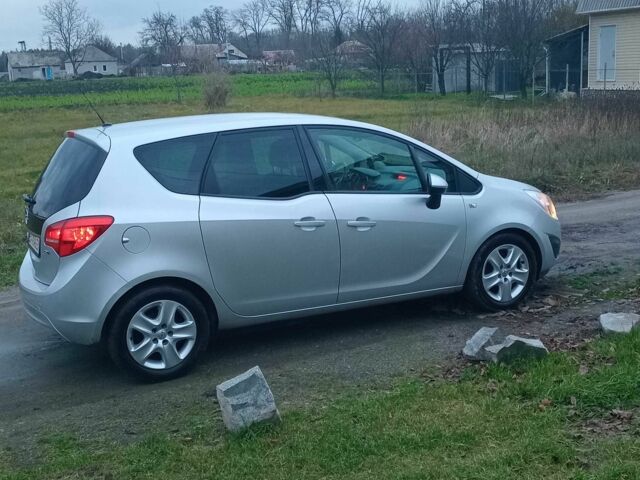 Сірий Опель Меріва, об'ємом двигуна 1.7 л та пробігом 135 тис. км за 7500 $, фото 2 на Automoto.ua