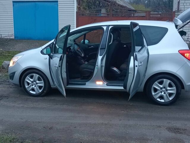 Сірий Опель Меріва, об'ємом двигуна 1.7 л та пробігом 135 тис. км за 7500 $, фото 6 на Automoto.ua