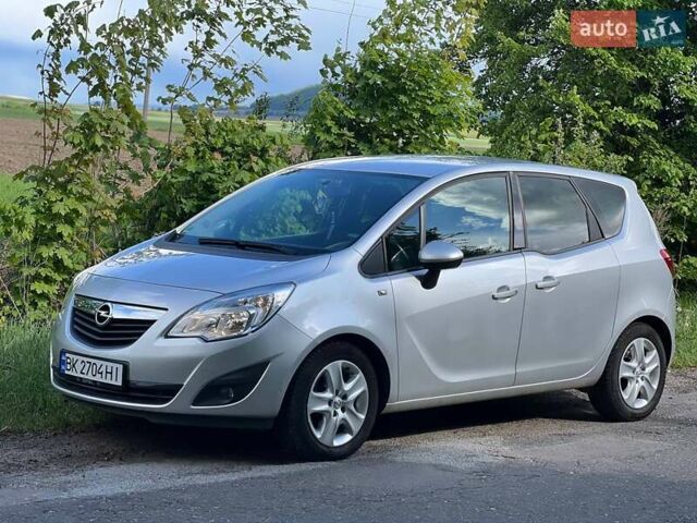 Серый Опель Мерива, объемом двигателя 1.36 л и пробегом 76 тыс. км за 8600 $, фото 2 на Automoto.ua