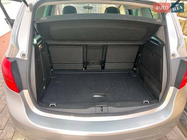 Серый Опель Мерива, объемом двигателя 1.36 л и пробегом 76 тыс. км за 8600 $, фото 6 на Automoto.ua