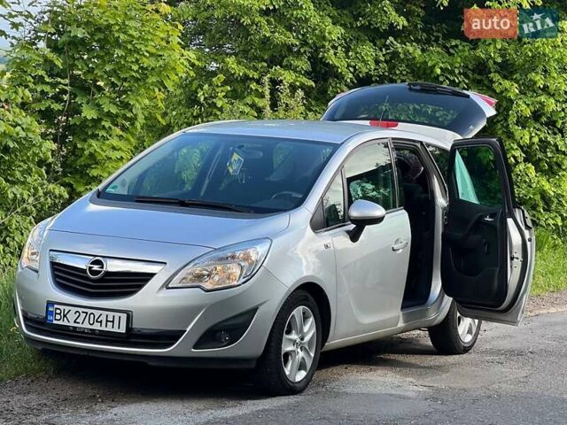 Серый Опель Мерива, объемом двигателя 1.36 л и пробегом 76 тыс. км за 8600 $, фото 3 на Automoto.ua