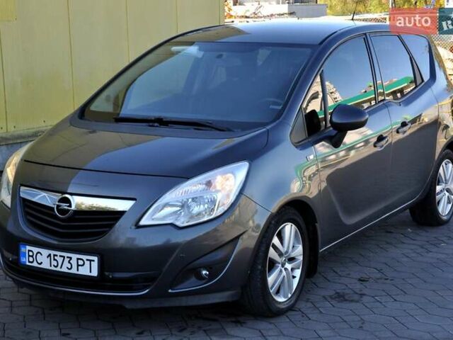 Серый Опель Мерива, объемом двигателя 1.69 л и пробегом 197 тыс. км за 6200 $, фото 1 на Automoto.ua