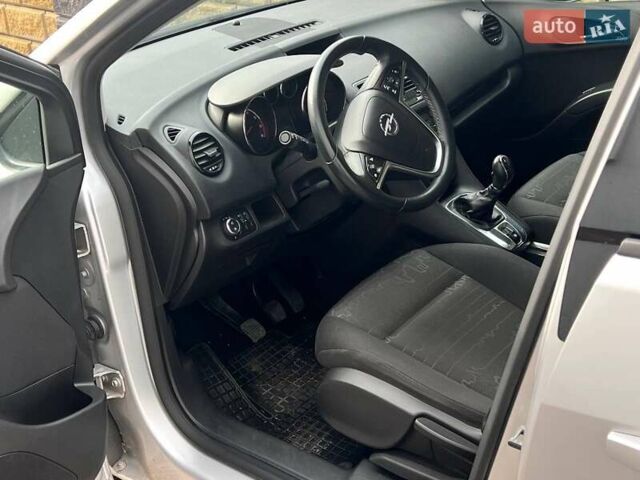 Серый Опель Мерива, объемом двигателя 1.36 л и пробегом 76 тыс. км за 8600 $, фото 12 на Automoto.ua