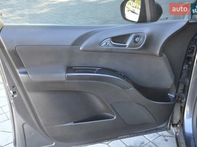 Серый Опель Мерива, объемом двигателя 1.69 л и пробегом 197 тыс. км за 6200 $, фото 14 на Automoto.ua