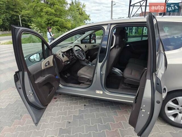 Серый Опель Мерива, объемом двигателя 1.7 л и пробегом 236 тыс. км за 6200 $, фото 9 на Automoto.ua