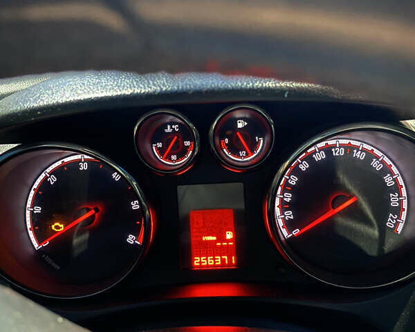 Сірий Опель Меріва, об'ємом двигуна 1.69 л та пробігом 256 тис. км за 6700 $, фото 1 на Automoto.ua