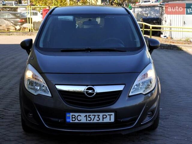Серый Опель Мерива, объемом двигателя 1.69 л и пробегом 197 тыс. км за 6200 $, фото 3 на Automoto.ua