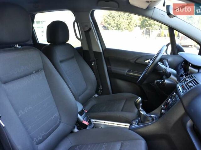 Серый Опель Мерива, объемом двигателя 1.69 л и пробегом 197 тыс. км за 6200 $, фото 26 на Automoto.ua