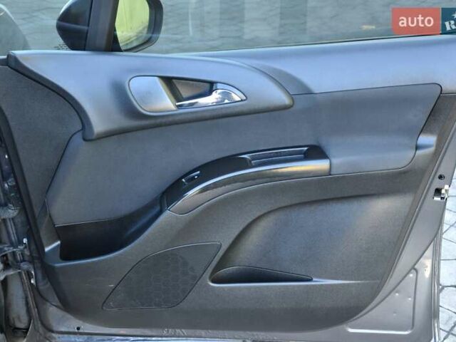 Серый Опель Мерива, объемом двигателя 1.69 л и пробегом 197 тыс. км за 6200 $, фото 24 на Automoto.ua