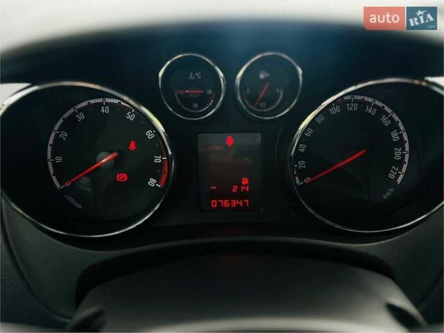 Серый Опель Мерива, объемом двигателя 1.36 л и пробегом 76 тыс. км за 8600 $, фото 7 на Automoto.ua