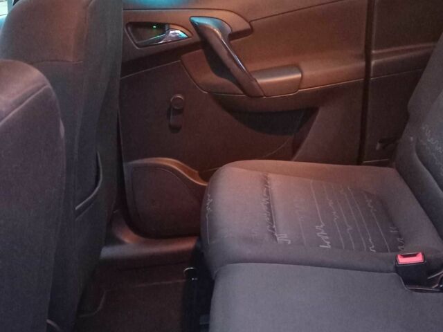 Сірий Опель Меріва, об'ємом двигуна 1.7 л та пробігом 135 тис. км за 7500 $, фото 4 на Automoto.ua