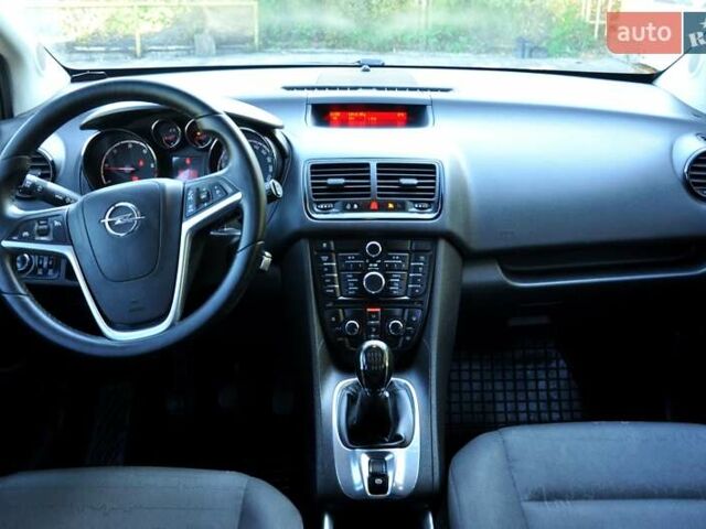 Серый Опель Мерива, объемом двигателя 1.69 л и пробегом 197 тыс. км за 6200 $, фото 23 на Automoto.ua