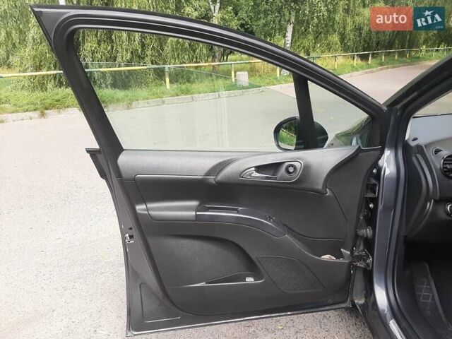 Сірий Опель Меріва, об'ємом двигуна 1.36 л та пробігом 169 тис. км за 8400 $, фото 14 на Automoto.ua