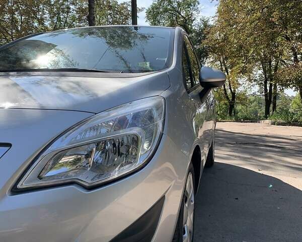 Сірий Опель Меріва, об'ємом двигуна 1.4 л та пробігом 160 тис. км за 5850 $, фото 78 на Automoto.ua
