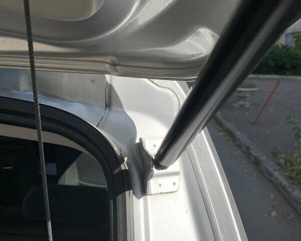Сірий Опель Меріва, об'ємом двигуна 1.4 л та пробігом 160 тис. км за 5850 $, фото 21 на Automoto.ua