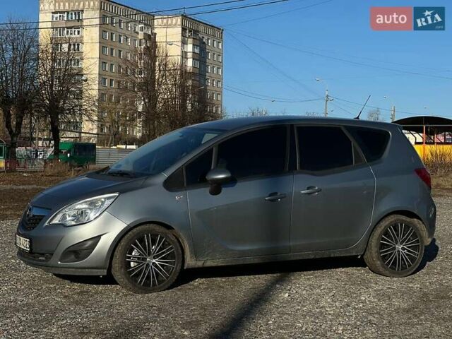 Серый Опель Мерива, объемом двигателя 1.7 л и пробегом 223 тыс. км за 9200 $, фото 9 на Automoto.ua