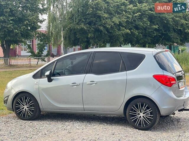 Сірий Опель Меріва, об'ємом двигуна 1.7 л та пробігом 223 тис. км за 9000 $, фото 10 на Automoto.ua