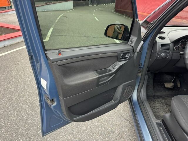 Синий Опель Мерива, объемом двигателя 1.6 л и пробегом 237 тыс. км за 3600 $, фото 3 на Automoto.ua