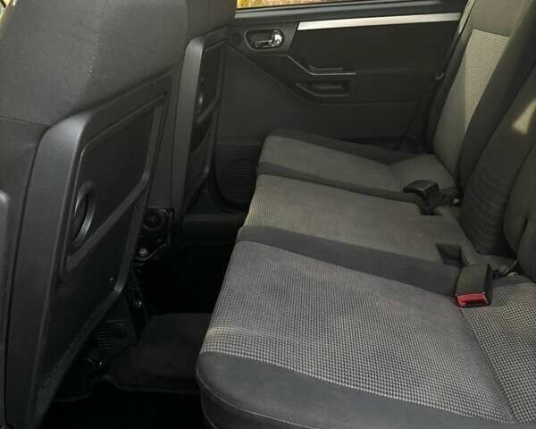 Синий Опель Мерива, объемом двигателя 1.69 л и пробегом 253 тыс. км за 3850 $, фото 22 на Automoto.ua