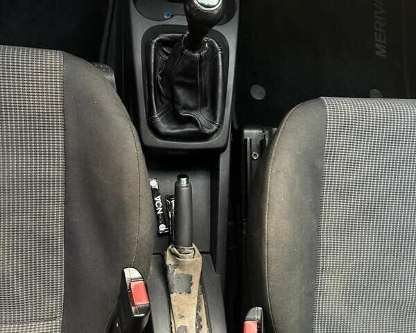 Синий Опель Мерива, объемом двигателя 1.69 л и пробегом 253 тыс. км за 3850 $, фото 21 на Automoto.ua