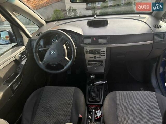 Синий Опель Мерива, объемом двигателя 1.69 л и пробегом 253 тыс. км за 3850 $, фото 16 на Automoto.ua