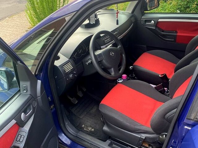 Синий Опель Мерива, объемом двигателя 1.6 л и пробегом 181 тыс. км за 4000 $, фото 4 на Automoto.ua