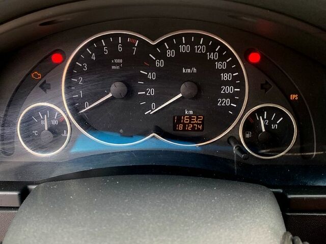 Синий Опель Мерива, объемом двигателя 1.6 л и пробегом 181 тыс. км за 4000 $, фото 3 на Automoto.ua