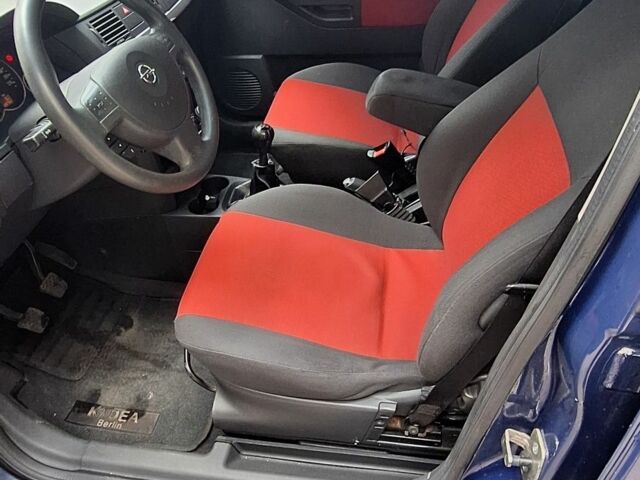 Синий Опель Мерива, объемом двигателя 1.6 л и пробегом 185 тыс. км за 4099 $, фото 9 на Automoto.ua