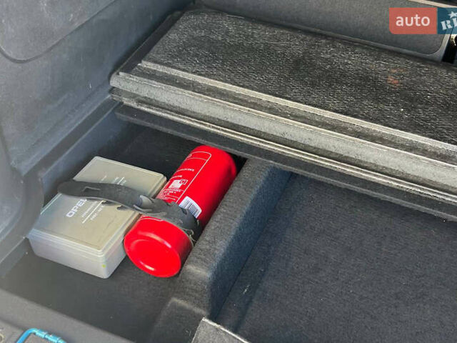 Синий Опель Мерива, объемом двигателя 1.6 л и пробегом 240 тыс. км за 3850 $, фото 21 на Automoto.ua