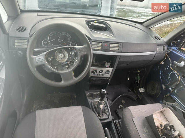 Синий Опель Мерива, объемом двигателя 1.6 л и пробегом 210 тыс. км за 2200 $, фото 4 на Automoto.ua