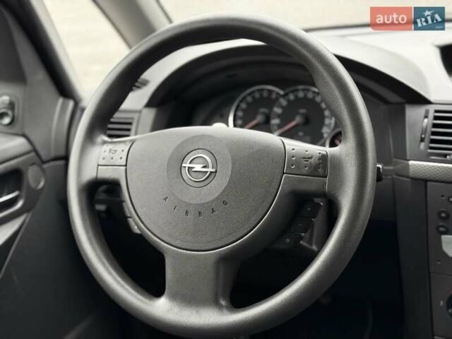 Синий Опель Мерива, объемом двигателя 1.6 л и пробегом 142 тыс. км за 3950 $, фото 69 на Automoto.ua