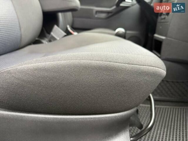 Синий Опель Мерива, объемом двигателя 1.6 л и пробегом 142 тыс. км за 3950 $, фото 35 на Automoto.ua