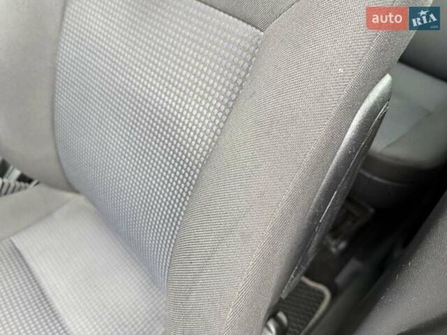 Синий Опель Мерива, объемом двигателя 1.6 л и пробегом 142 тыс. км за 3950 $, фото 60 на Automoto.ua