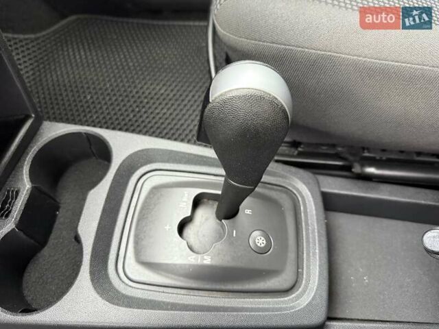 Синий Опель Мерива, объемом двигателя 1.6 л и пробегом 142 тыс. км за 3950 $, фото 62 на Automoto.ua