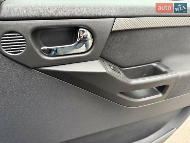 Синий Опель Мерива, объемом двигателя 1.6 л и пробегом 142 тыс. км за 3950 $, фото 32 на Automoto.ua