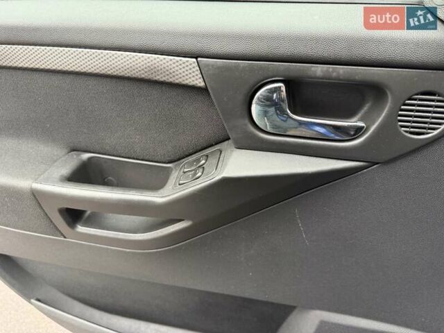 Синий Опель Мерива, объемом двигателя 1.6 л и пробегом 142 тыс. км за 3950 $, фото 65 на Automoto.ua