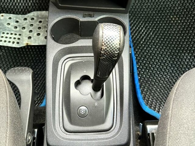 Синий Опель Мерива, объемом двигателя 1.6 л и пробегом 300 тыс. км за 3700 $, фото 6 на Automoto.ua