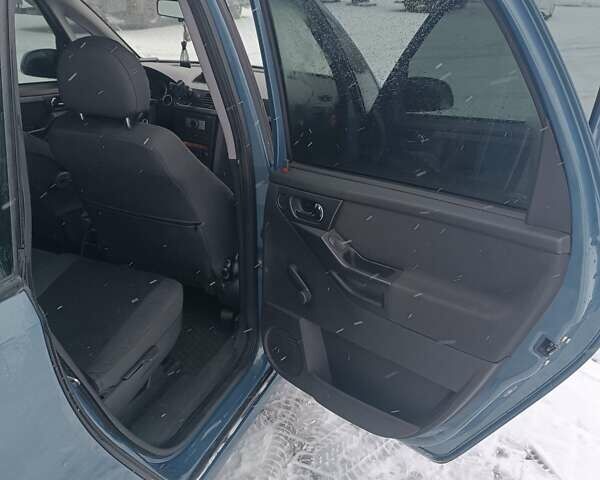 Синий Опель Мерива, объемом двигателя 1.6 л и пробегом 141 тыс. км за 4000 $, фото 5 на Automoto.ua