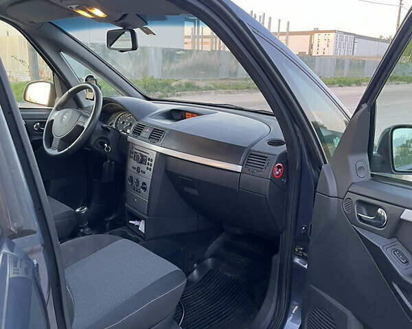 Синий Опель Мерива, объемом двигателя 1.69 л и пробегом 262 тыс. км за 3550 $, фото 26 на Automoto.ua