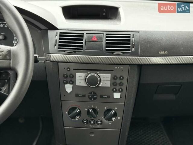 Синий Опель Мерива, объемом двигателя 1.6 л и пробегом 142 тыс. км за 3950 $, фото 70 на Automoto.ua