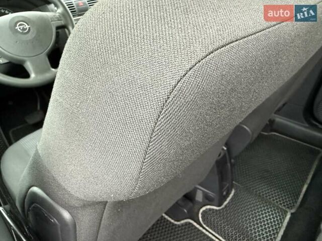 Синий Опель Мерива, объемом двигателя 1.6 л и пробегом 142 тыс. км за 3950 $, фото 54 на Automoto.ua