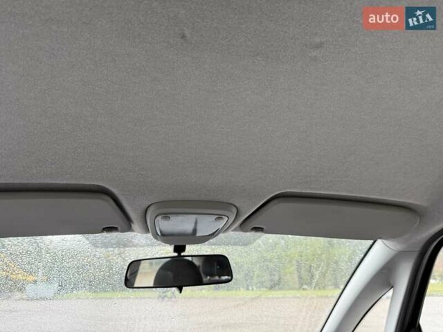 Синий Опель Мерива, объемом двигателя 1.6 л и пробегом 142 тыс. км за 3950 $, фото 75 на Automoto.ua