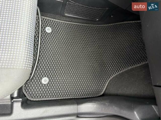 Синий Опель Мерива, объемом двигателя 1.6 л и пробегом 142 тыс. км за 3950 $, фото 42 на Automoto.ua