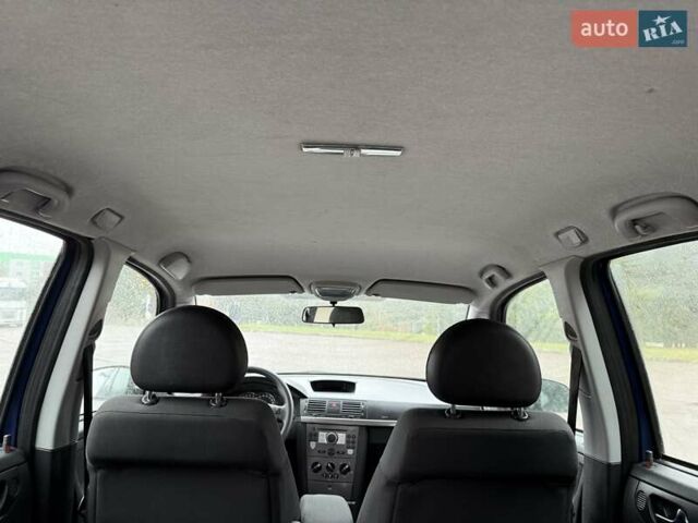 Синий Опель Мерива, объемом двигателя 1.6 л и пробегом 142 тыс. км за 3950 $, фото 31 на Automoto.ua